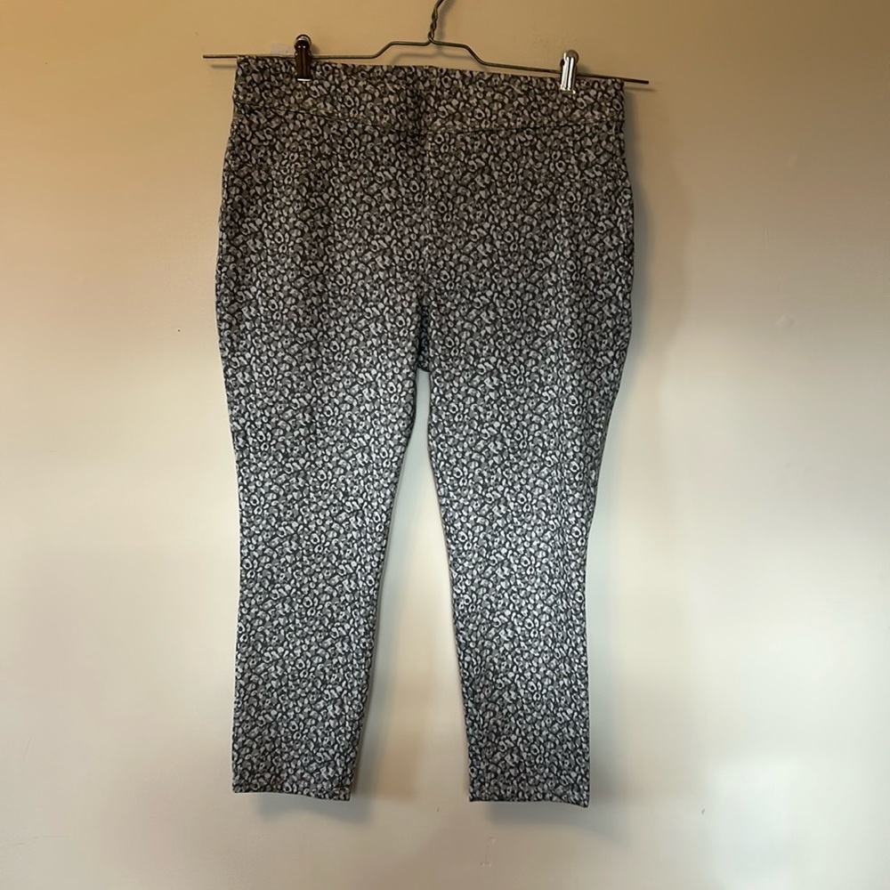 Time and Tru stretch capri grey print size XL new with tags